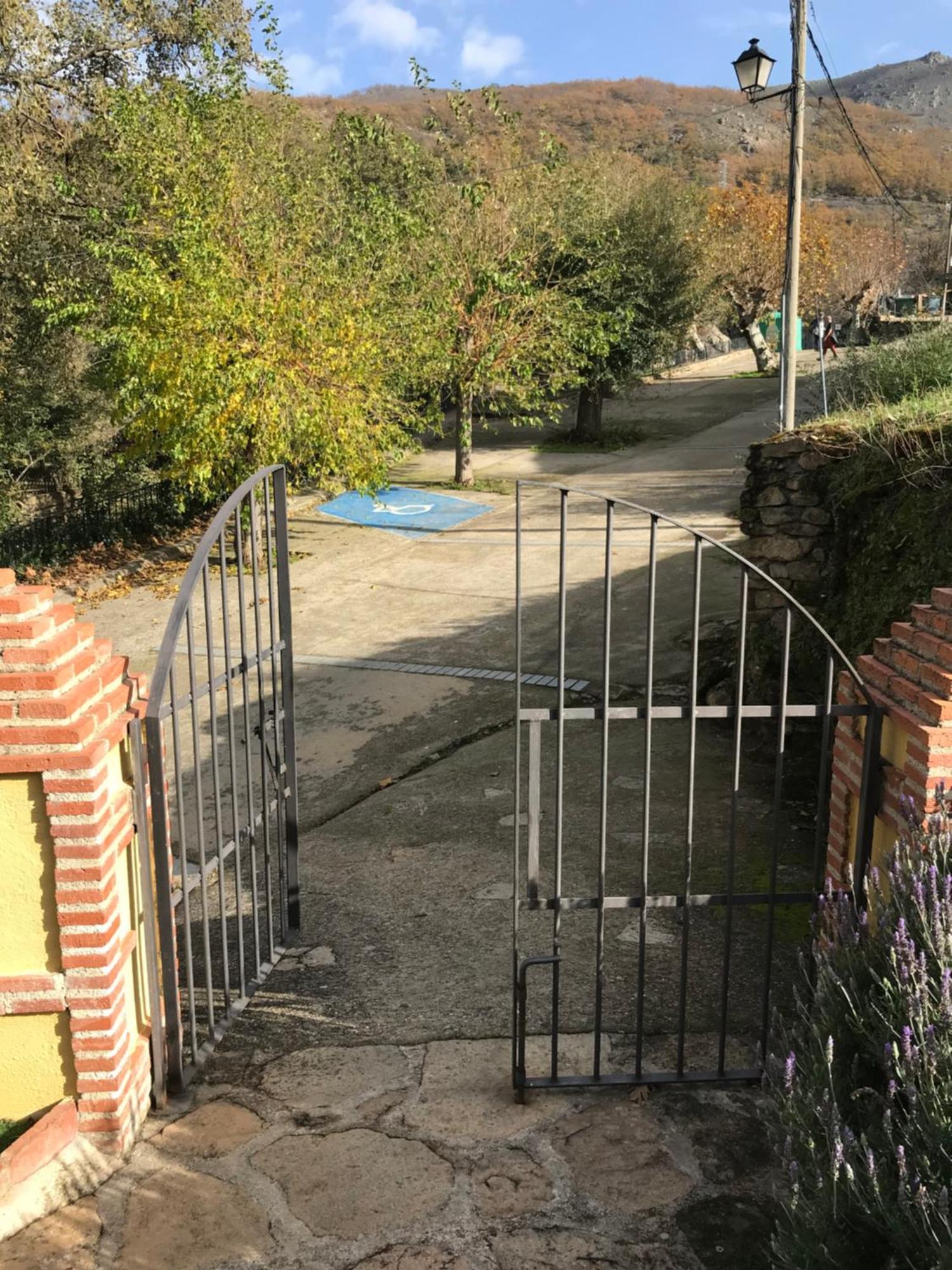 Acebuche, Descubre El Otoño Mágico En El Valle De Ambroz Casas del Monte